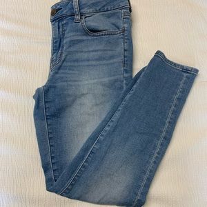 American Eagle size 6 Super Stretch ankle length jeans!! Perfect condition!